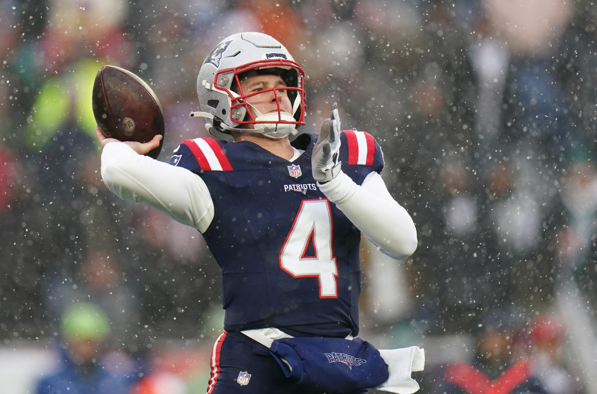New England Patriots quarterback Bailey Zappe (4) throws a pass against the New York Jets in the first quarter at Gillette Stadium.